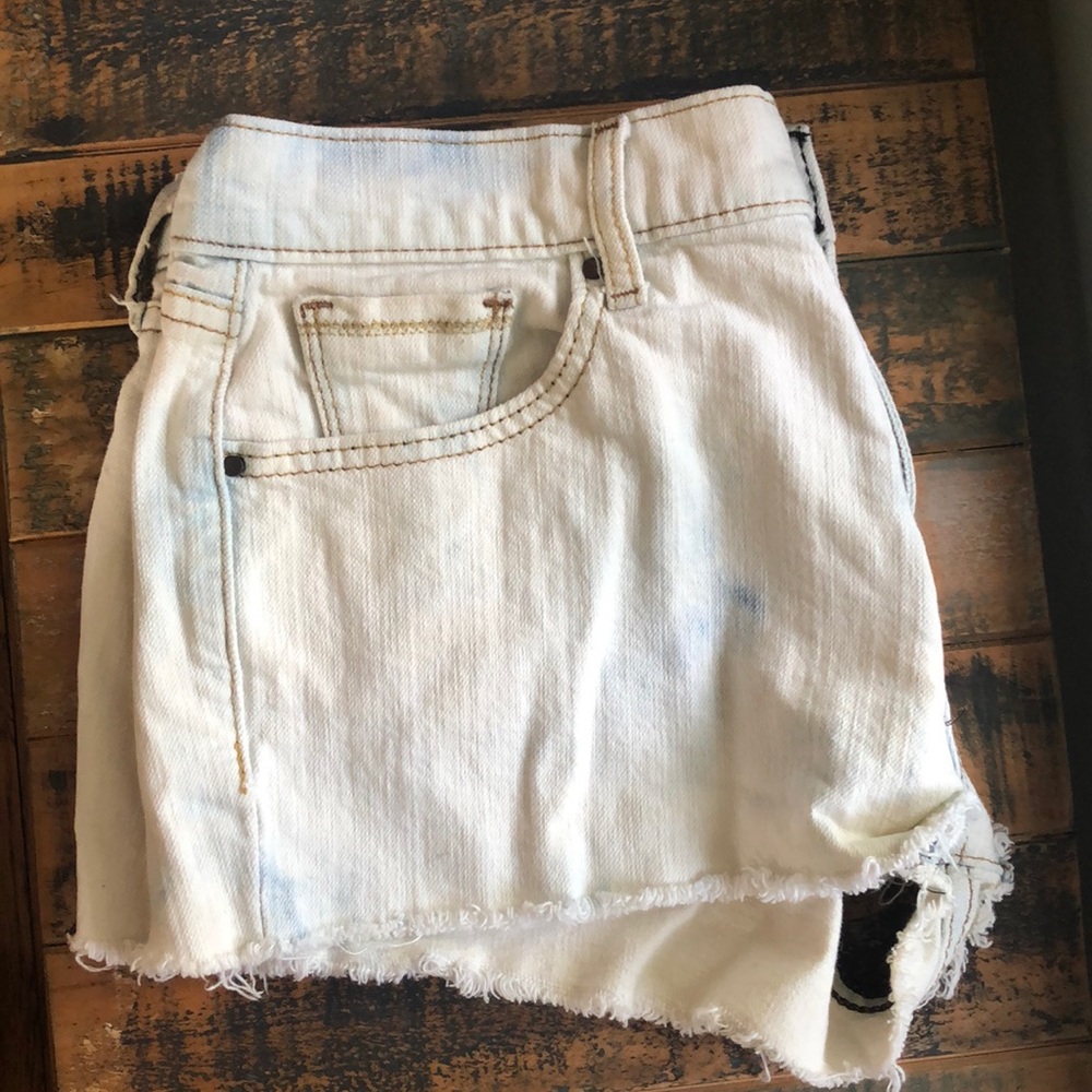 Levis bleached shorts